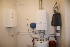 Котельная с газовым и электрическим котлом Котельная с газовым и электрическим котлом